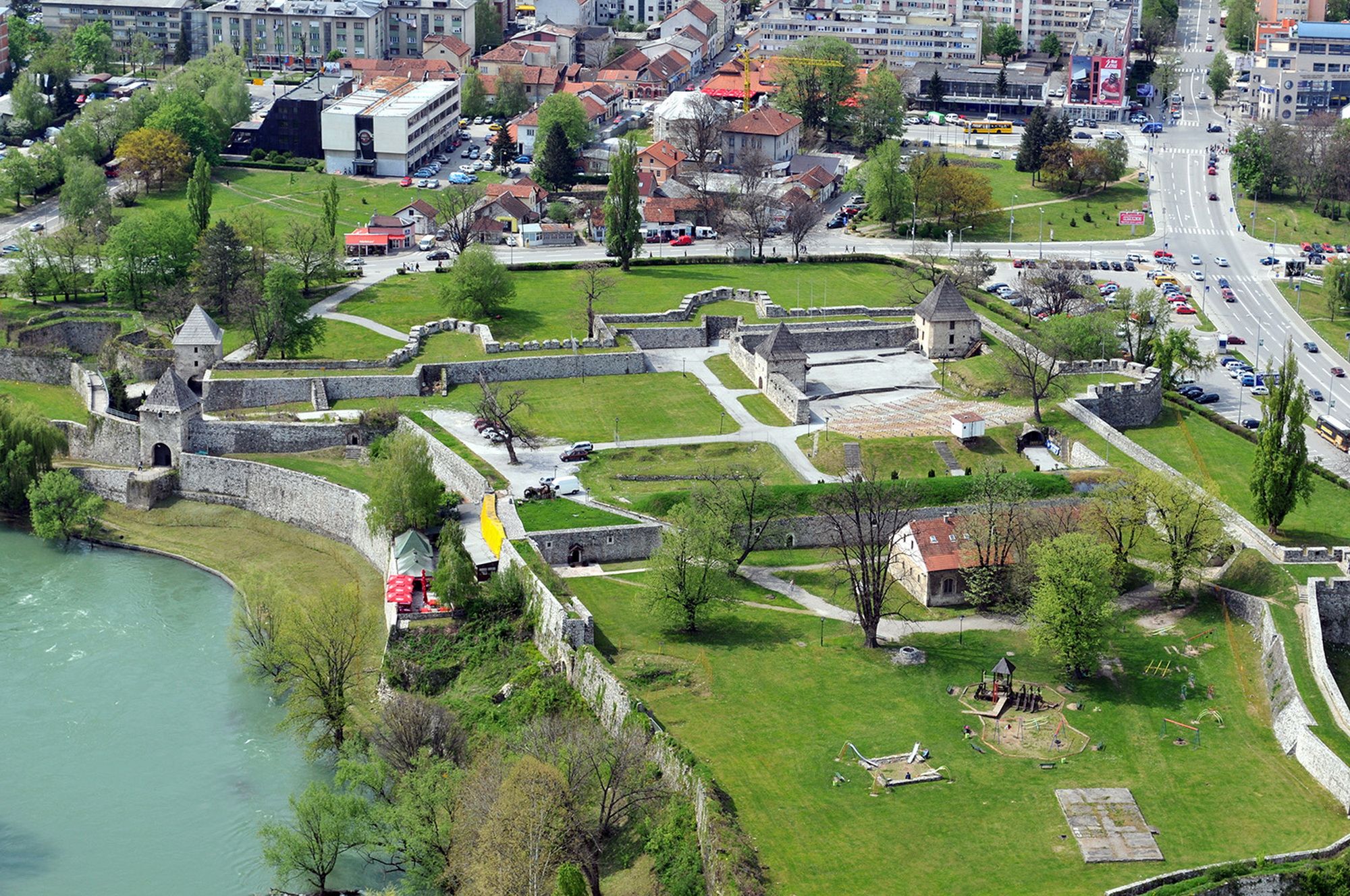 Fortezza Kastel con Vrbas e panorama del centro di Banja Luka