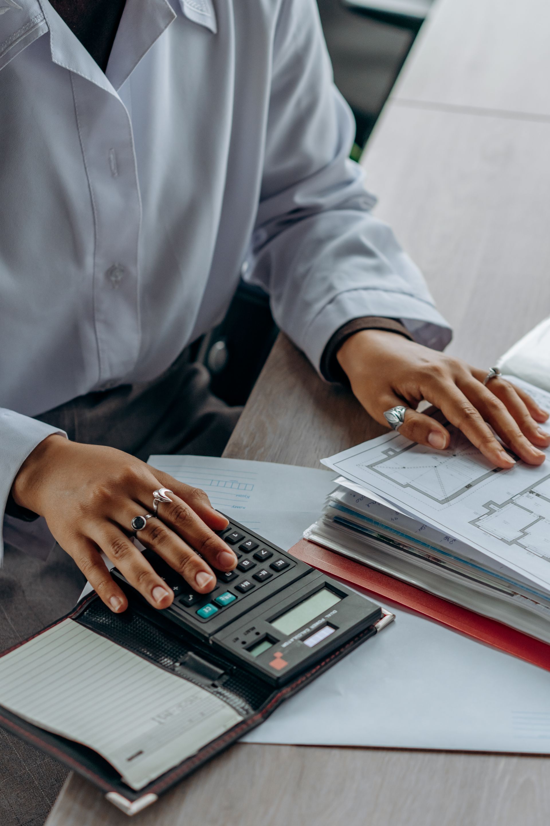 Überblick über Finanzdokumente mit Taschenrechnern